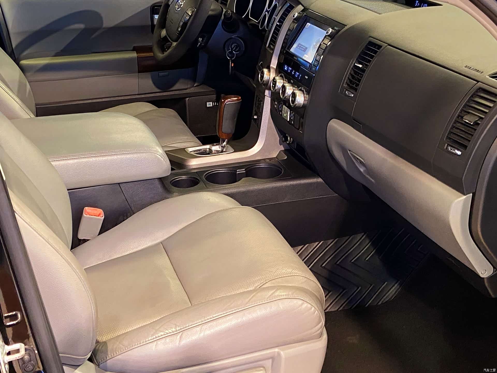 Toyota Sequoia, 2011 12