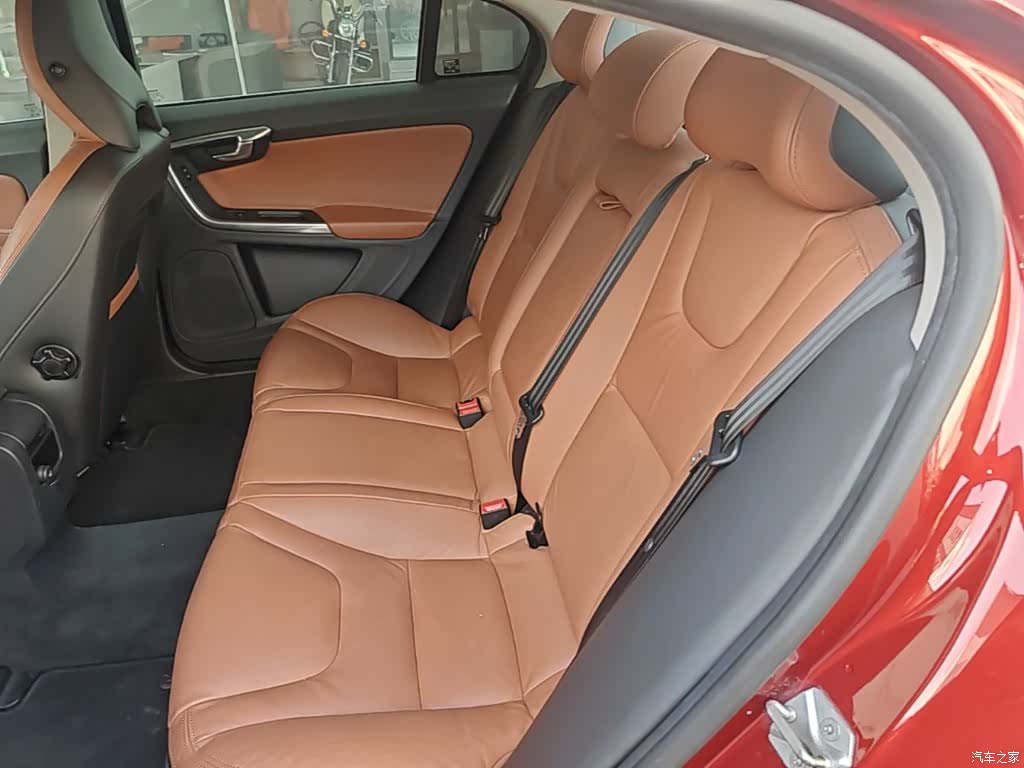 Volvo S60, 2015 17