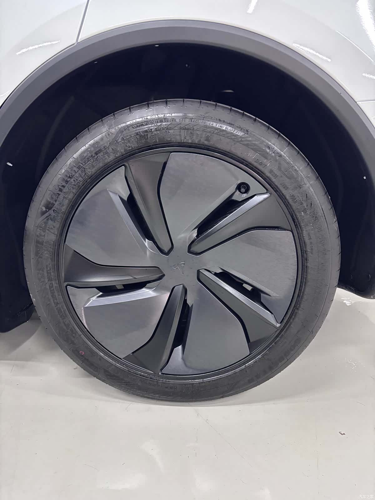 Tesla Model Y, 2026 7