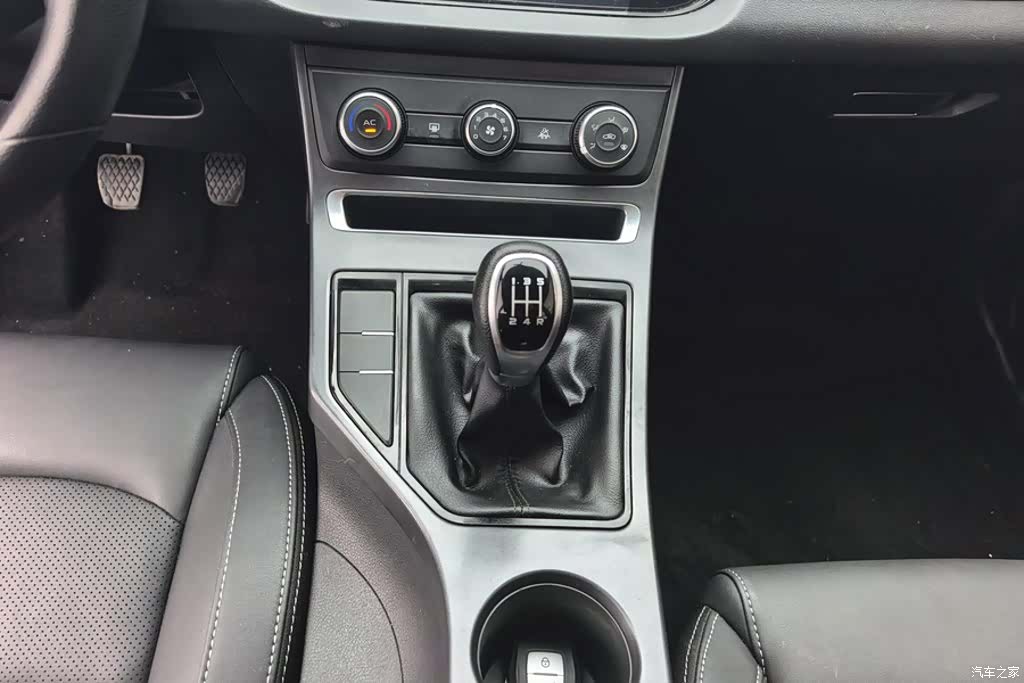 Geely Emgrand, 2020 16