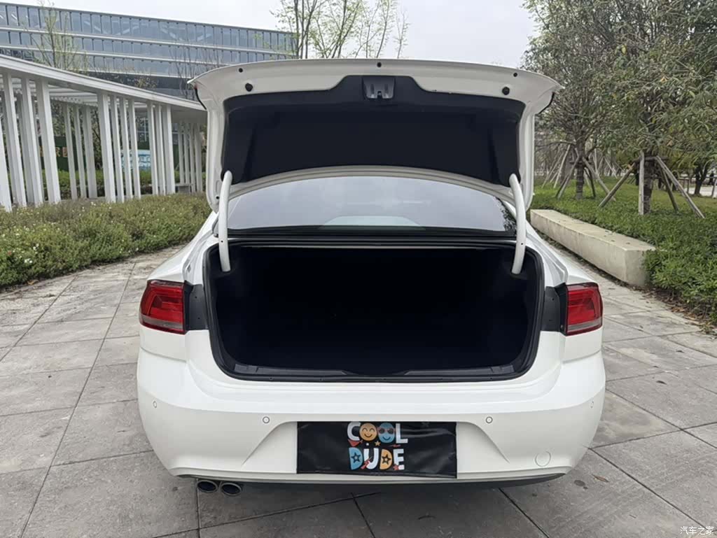 Volkswagen Lamando, 2016 10