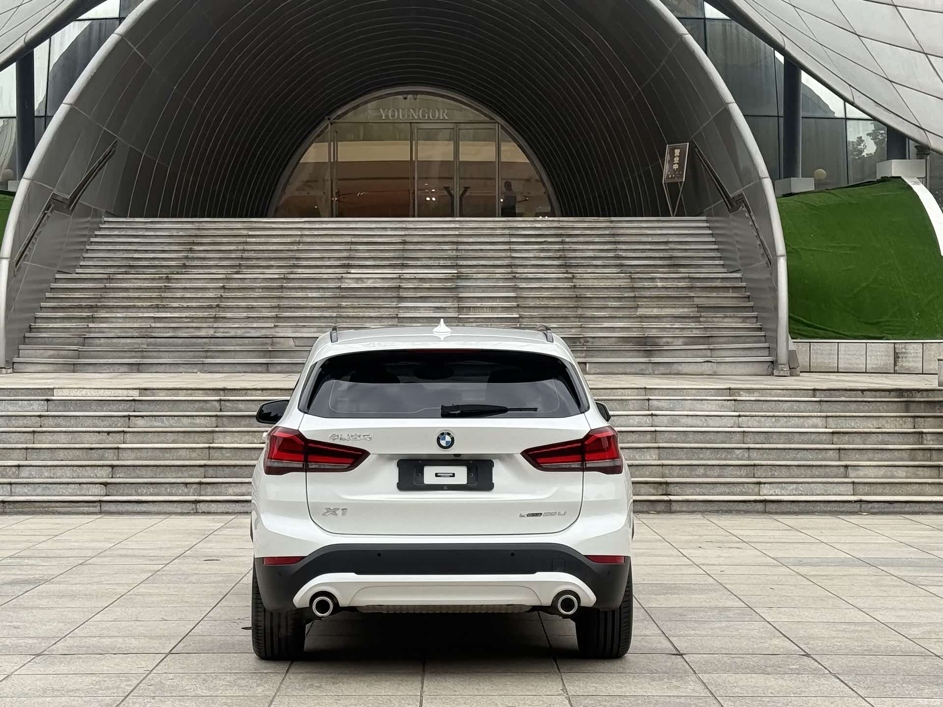 BMW X1, 2022 все фото