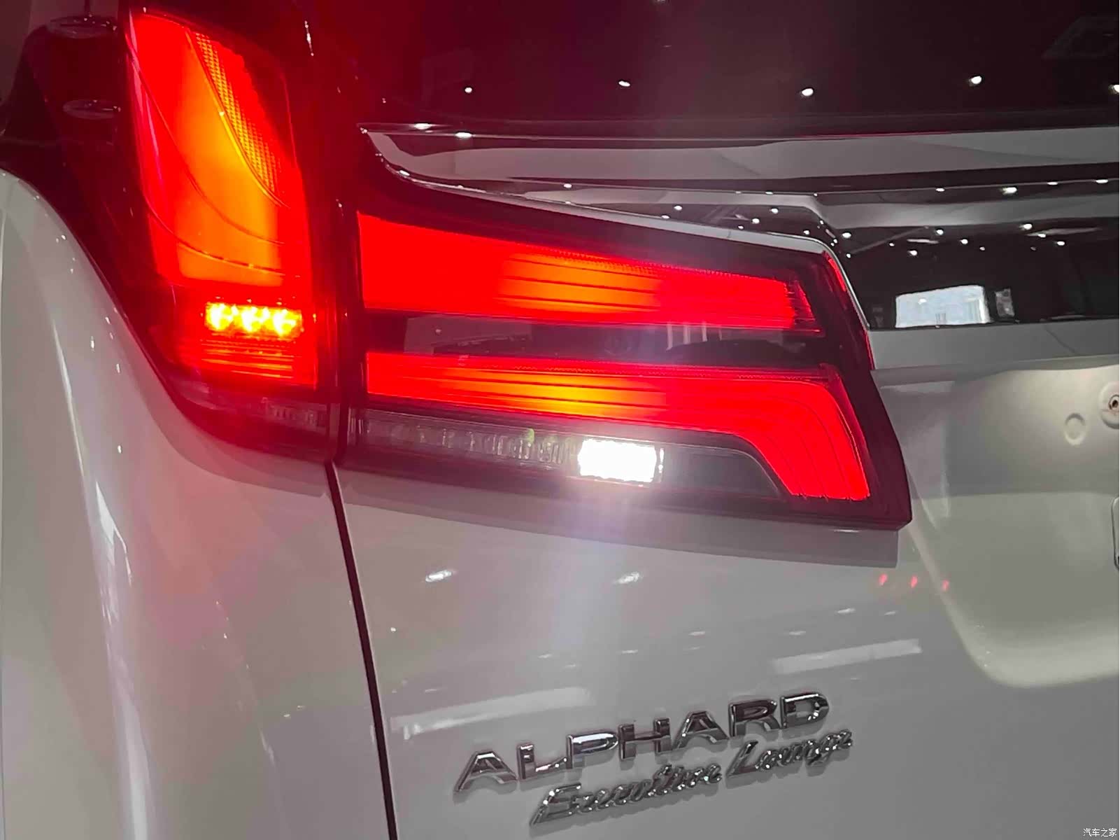 Toyota Alphard, 2018 9