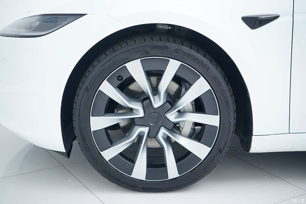 Tesla Model 3, 2025 23