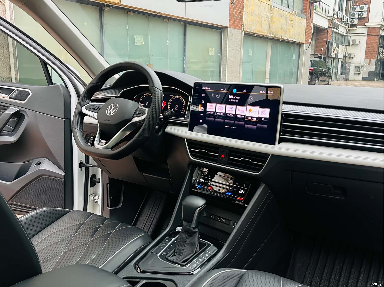 Volkswagen Tiguan L, 2023 12
