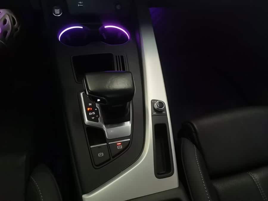 Audi A4L 2021, фото 14