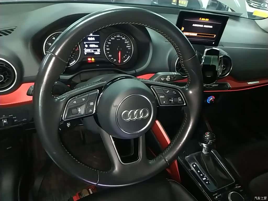 Audi Q2L, 2019 11