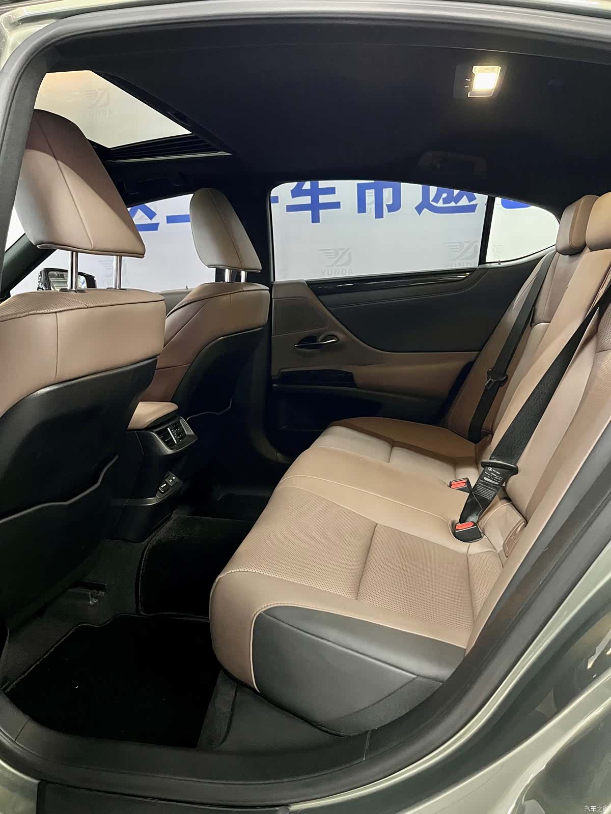 Lexus ES, 2023 10