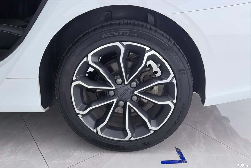 Geely Binray, 2021 6