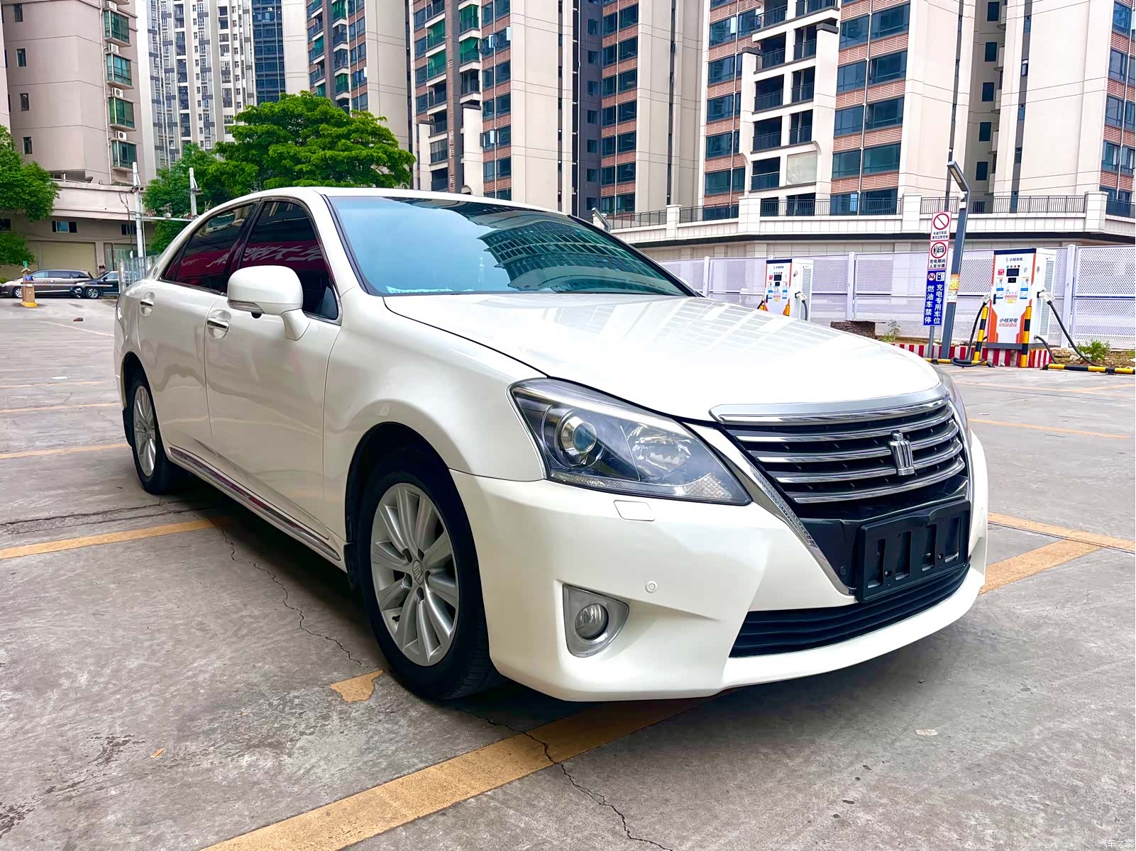 Toyota Crown, 2013 3