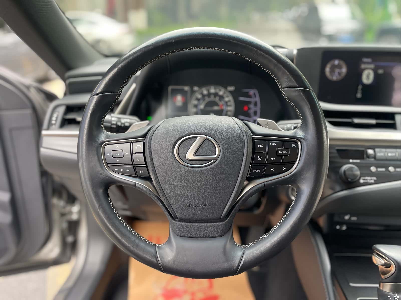 Lexus ES, 2019 8