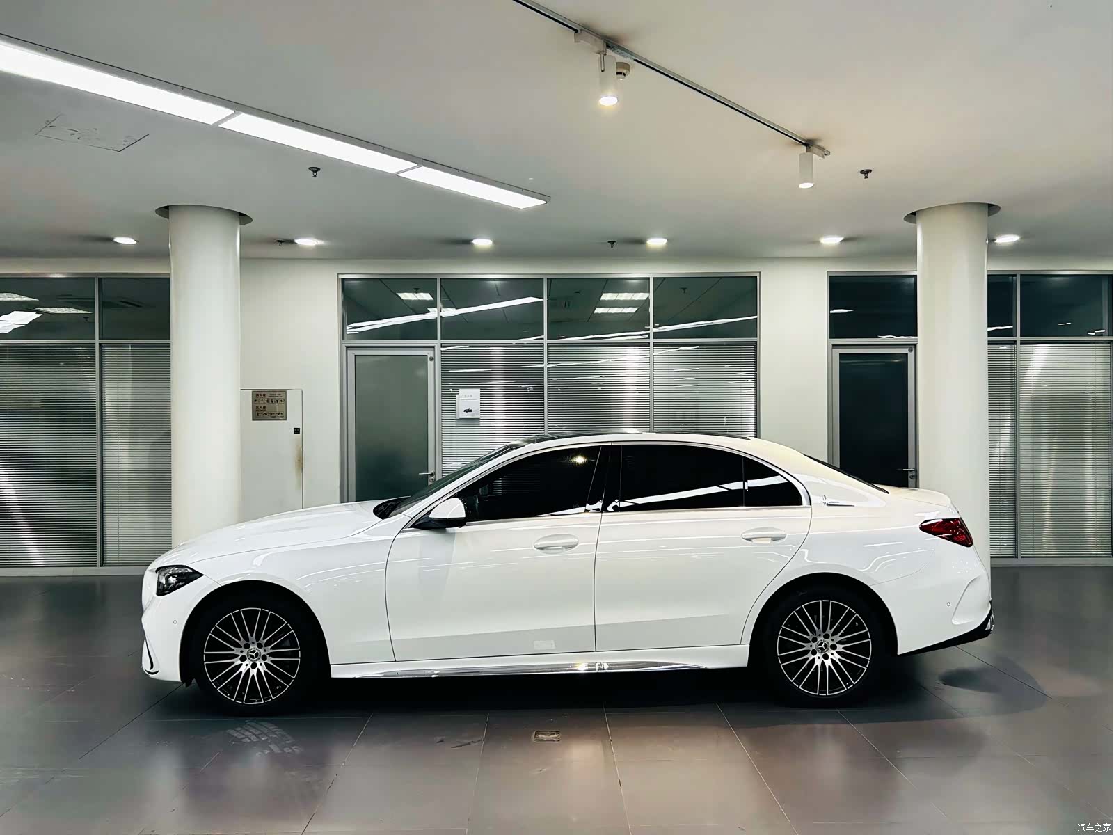 Mercedes-Benz C-Class, 2024 9