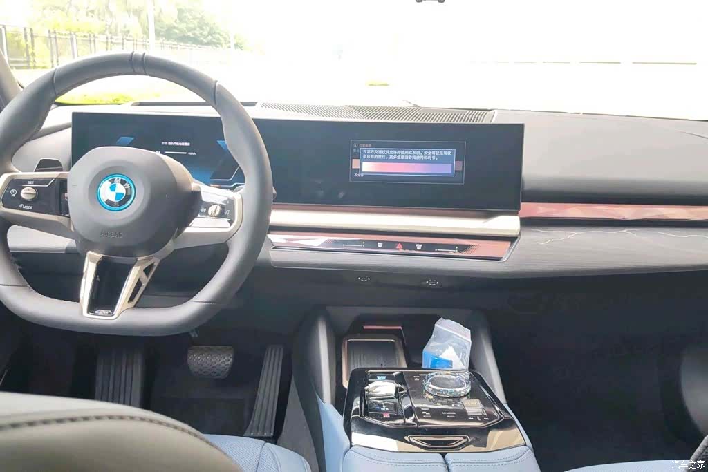 BMW i5, 2025 8