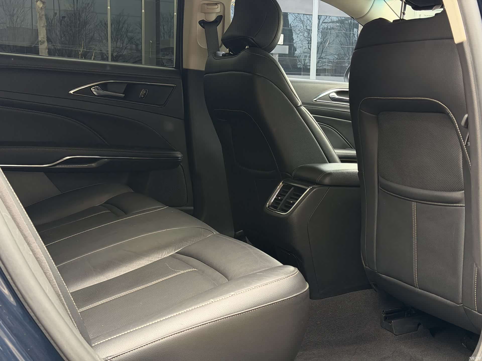 Ford Taurus, 2017 16