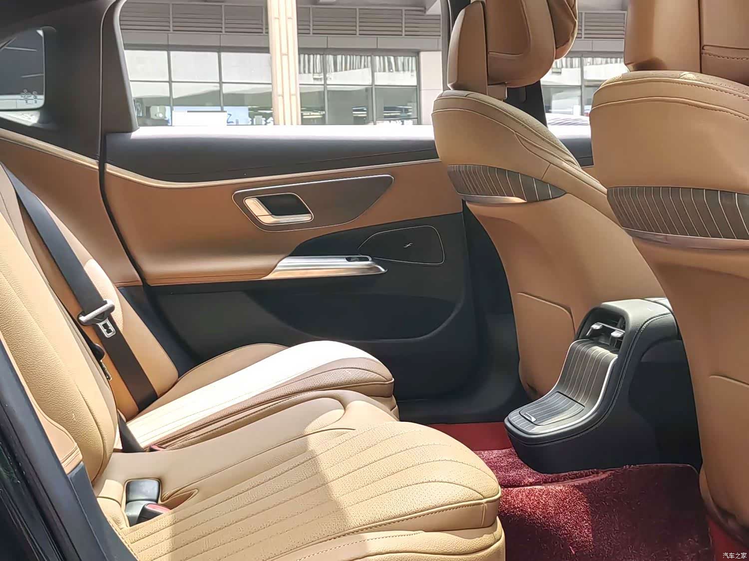 Mercedes-Benz E-Class, 2024 8