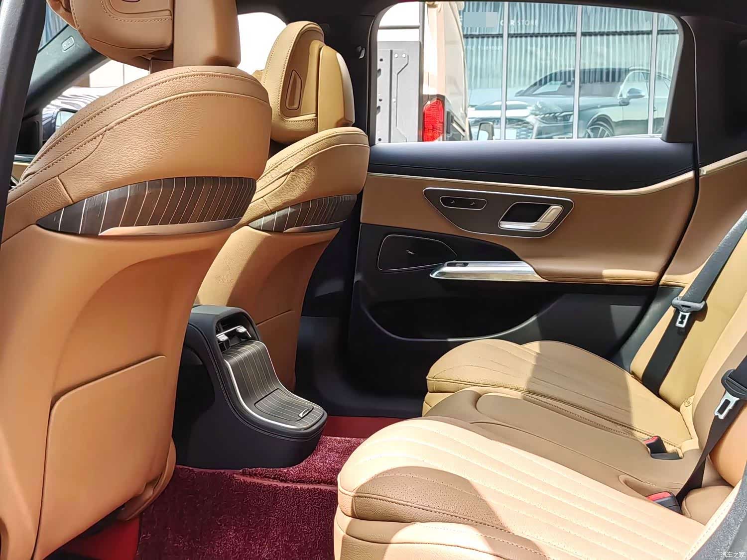 Mercedes-Benz E-Class, 2024 7
