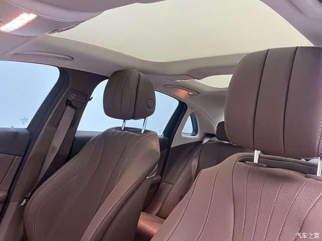 Mercedes-Benz E-Class, 2022 13