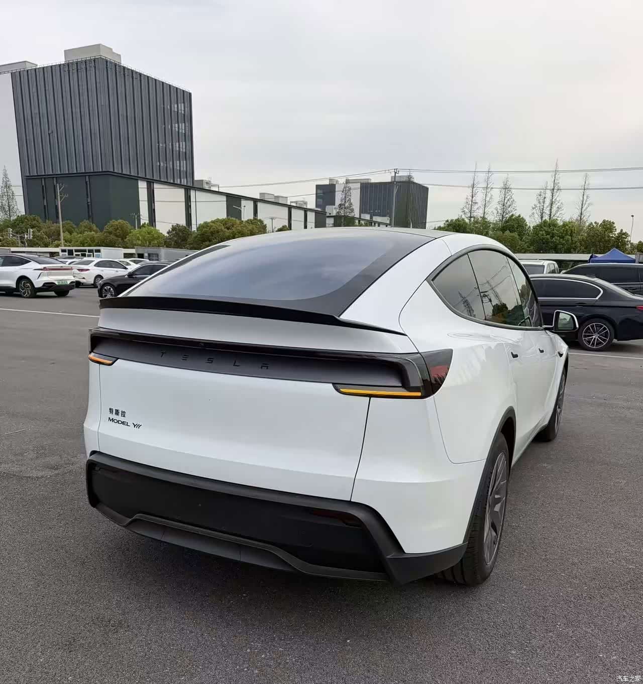Tesla Model Y, 2026 19