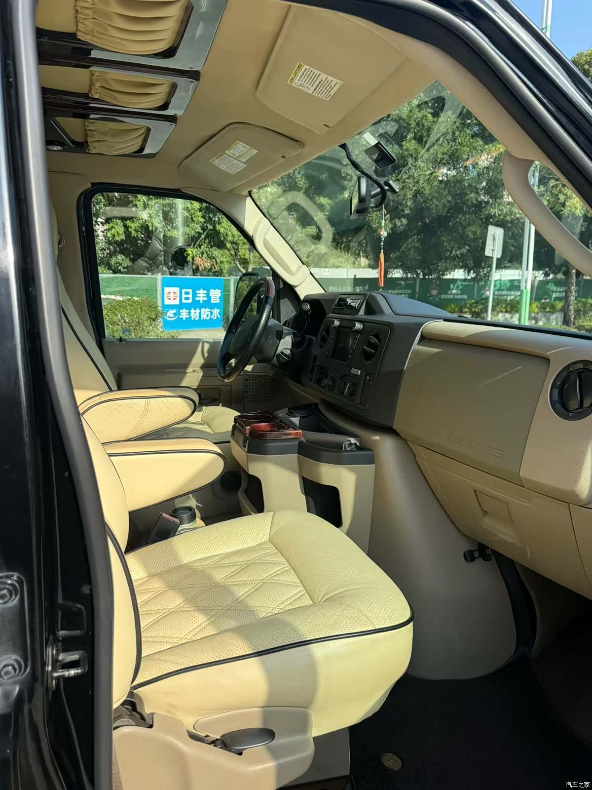 Ford E350, 2011 9
