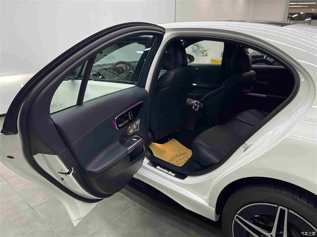 Mercedes-Benz C-Class, 2024 14