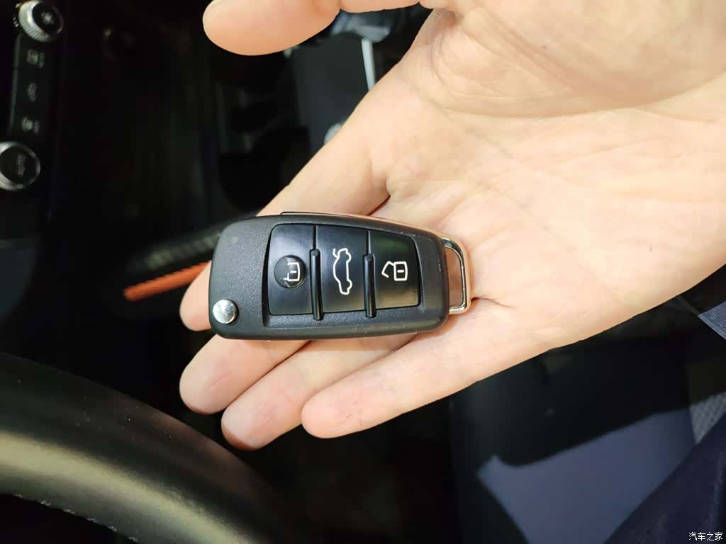 Audi Q2L, 2020 17