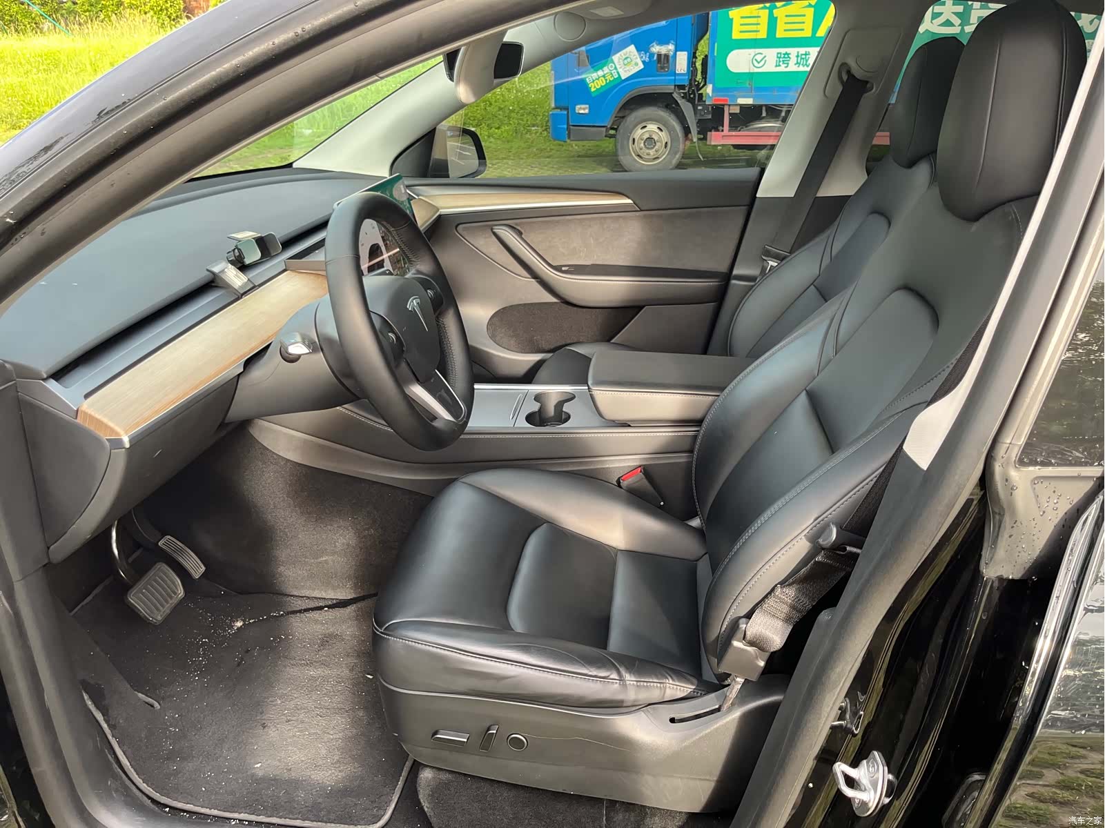 Tesla Model Y, 2022 12
