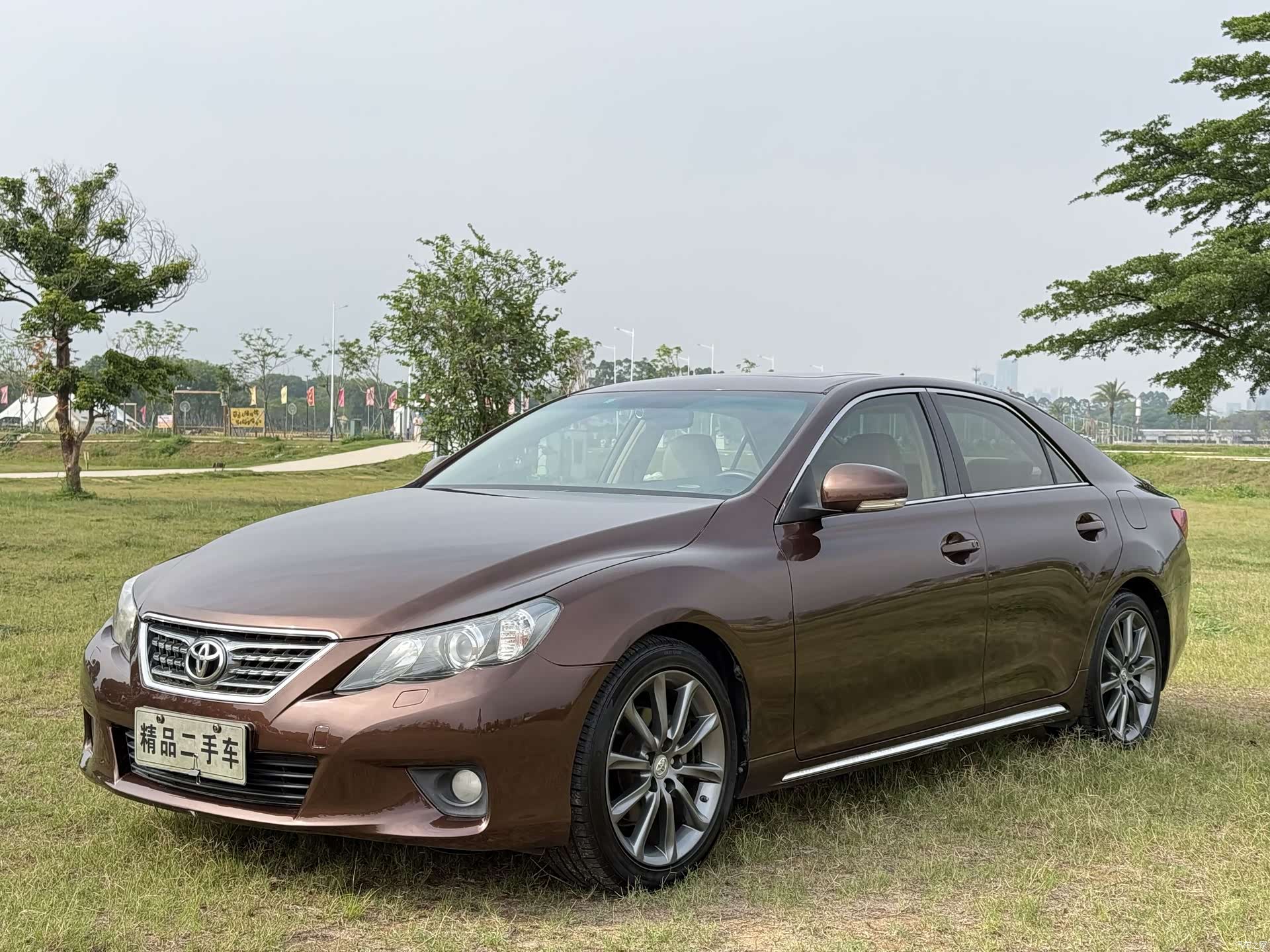 Toyota 2.5V, 2012 1