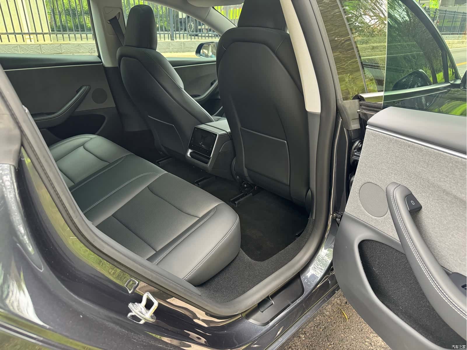 Tesla Model 3, 2024 11