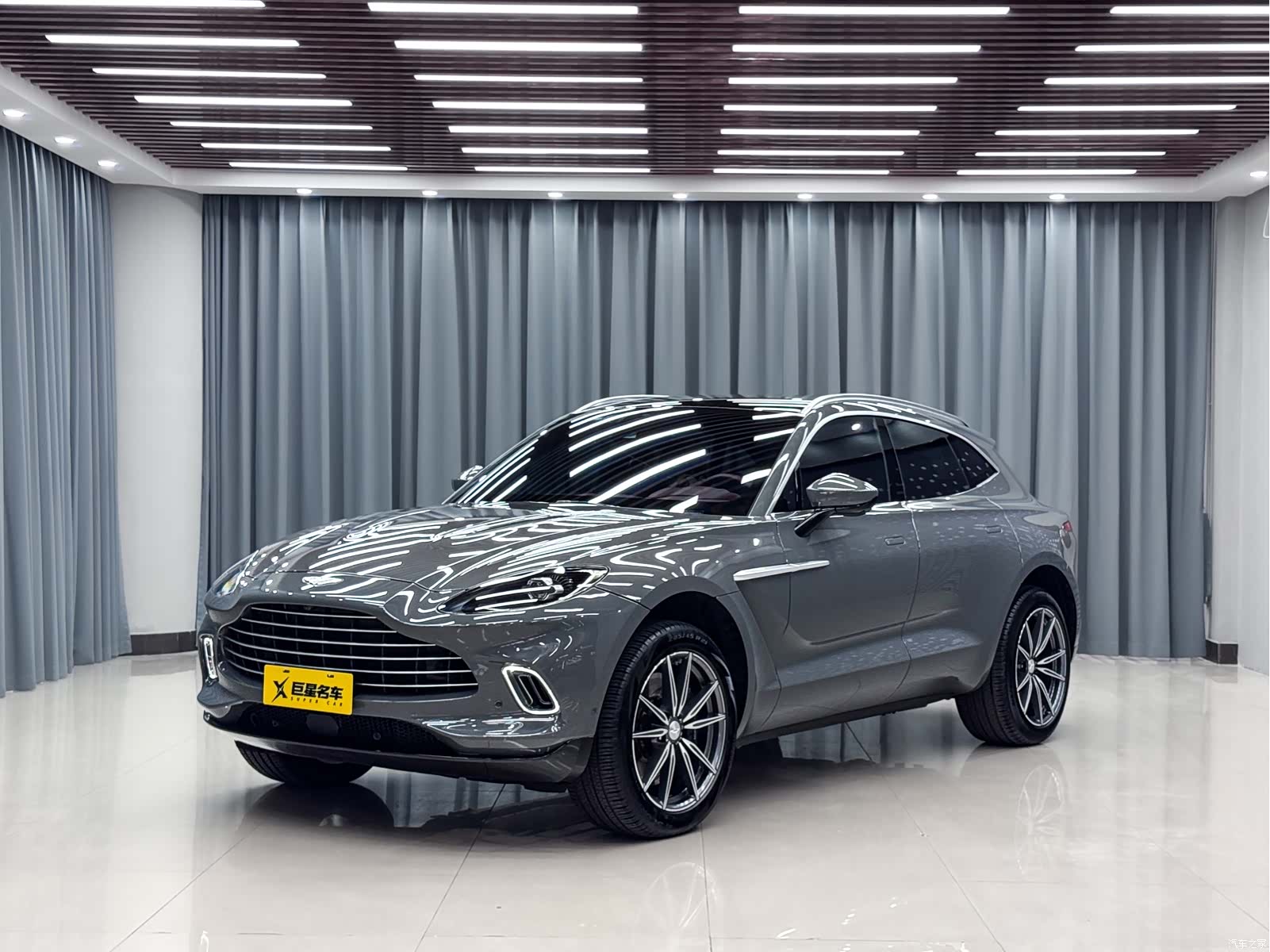 Aston Martin DBX