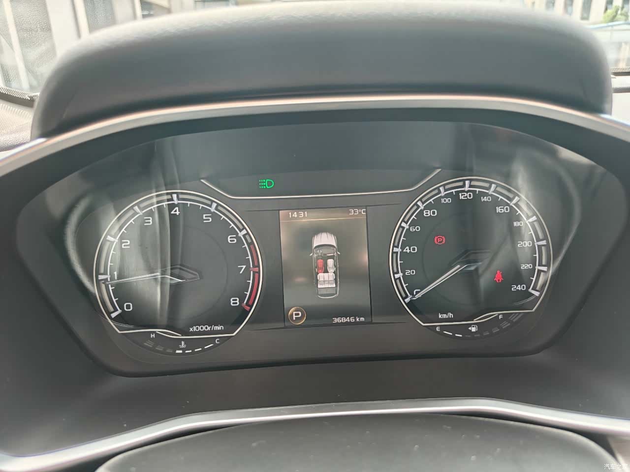 Geely Coolray, 2023 13