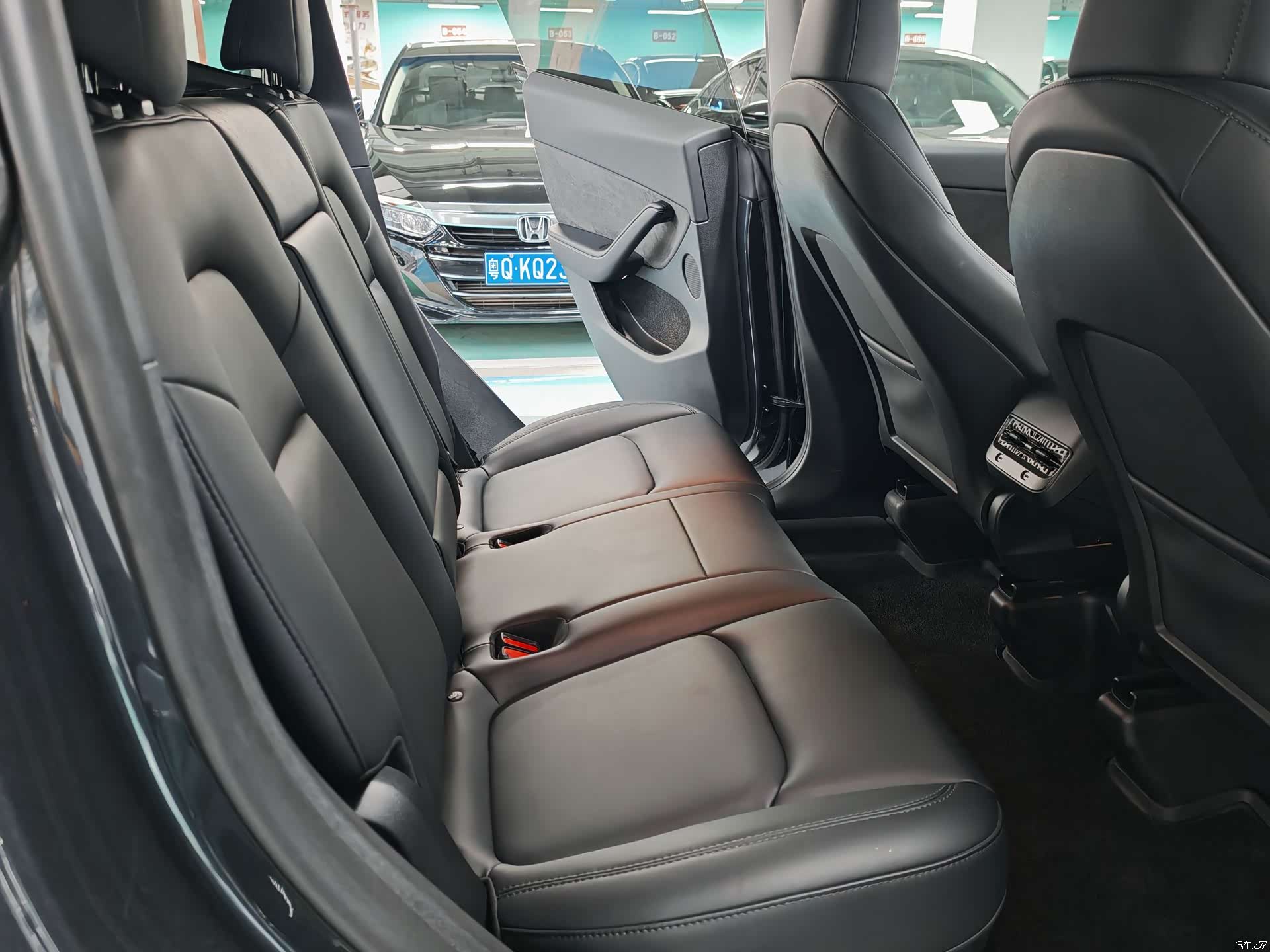 Tesla Model Y, 2024 все фото