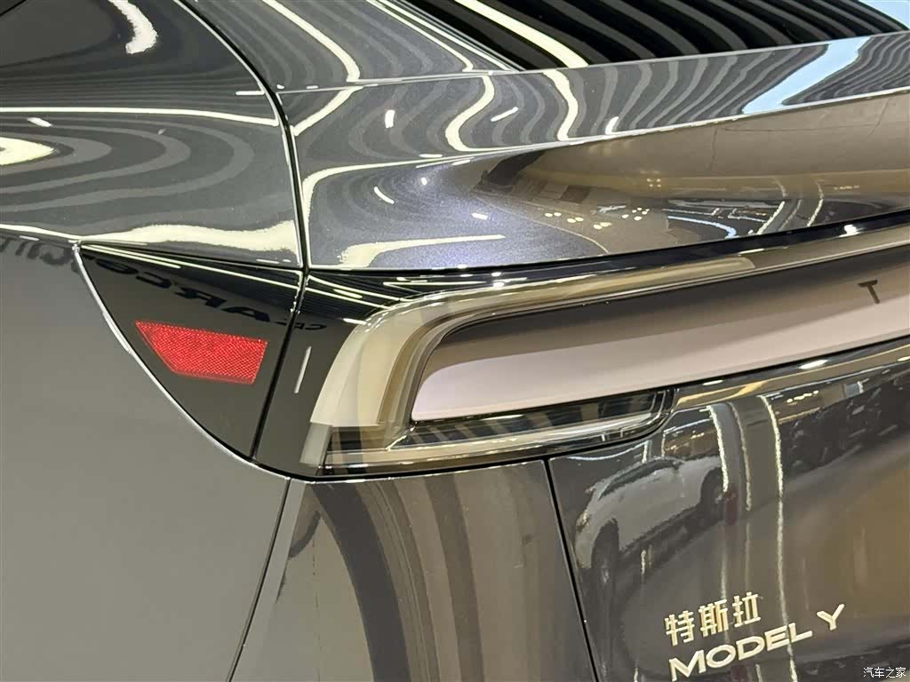 Tesla Model Y, 2025 9