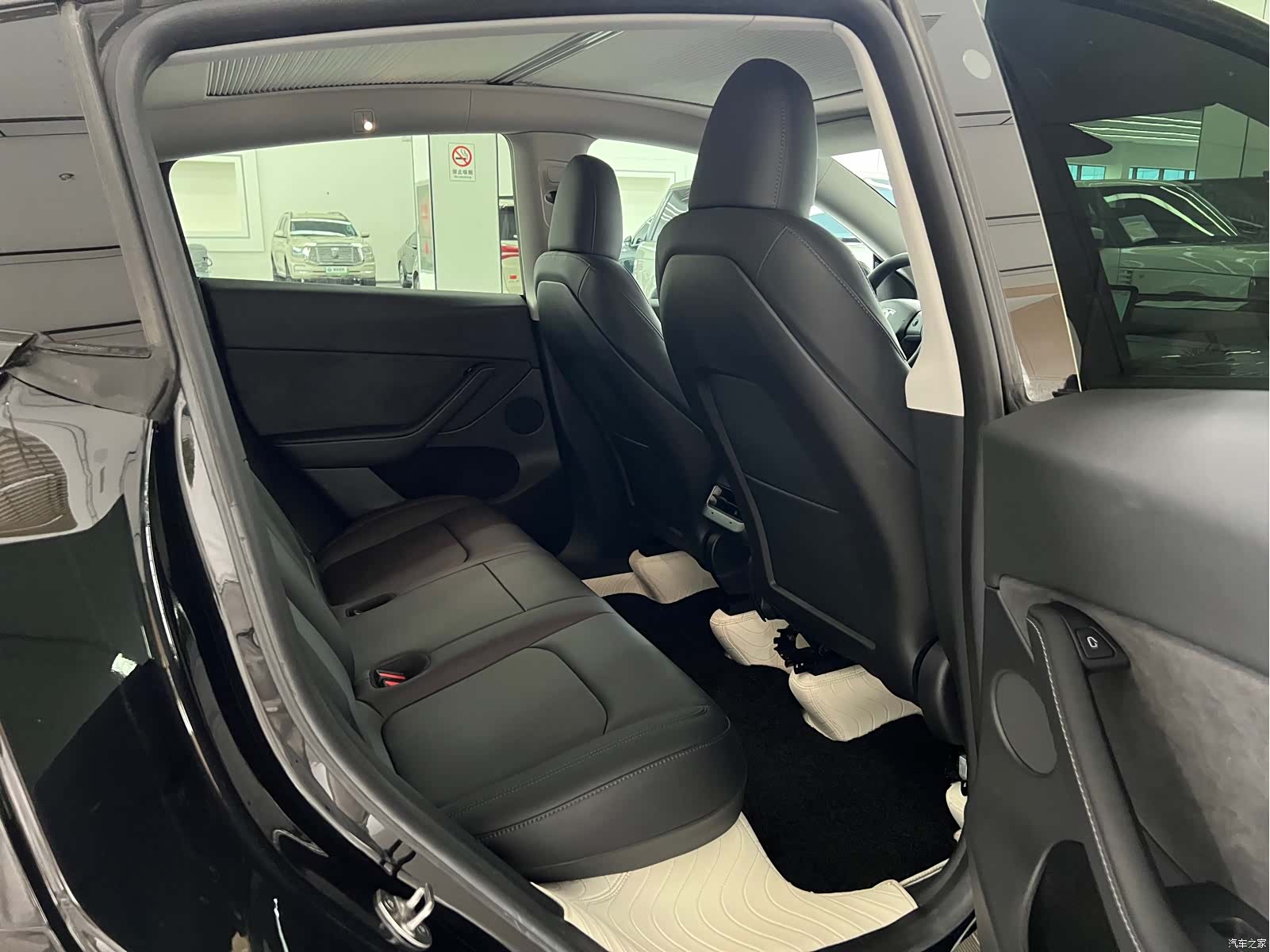 Tesla Model Y, 2023 13