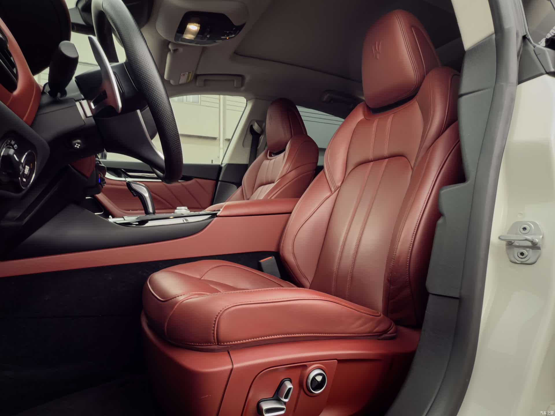 Maserati Levante, 2021 12