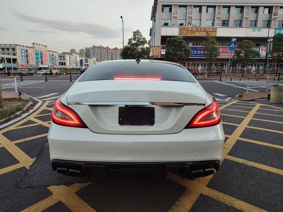Mercedes-Benz CLS Mercedes-Benz CLS