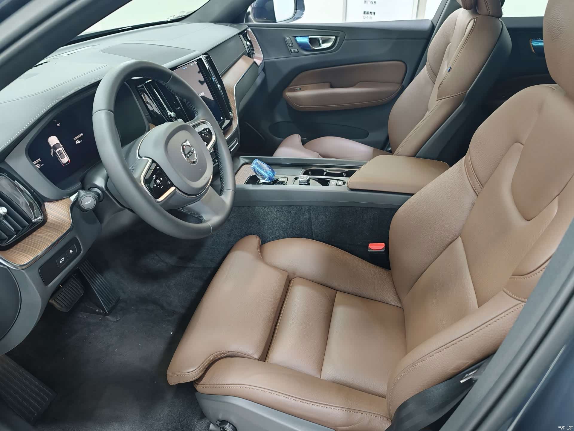 Volvo XC60, 2025 10