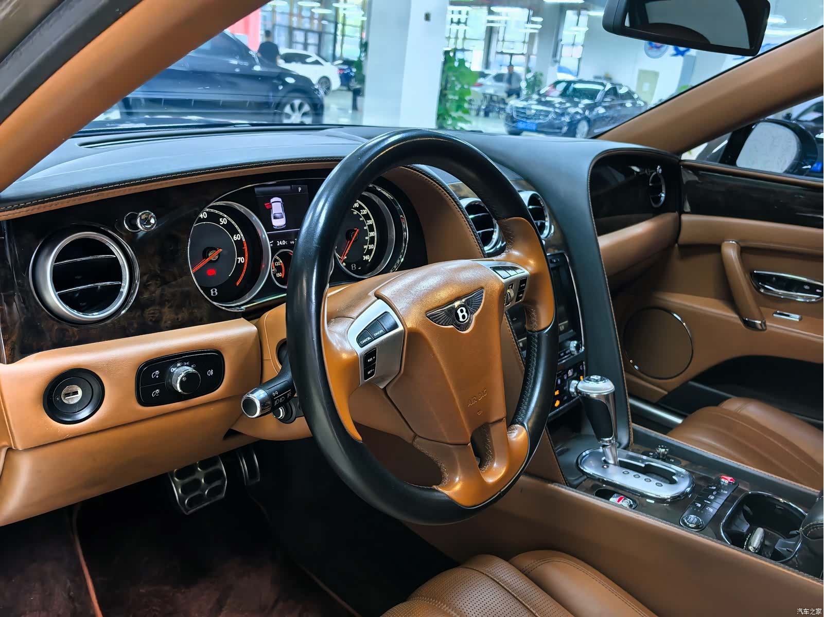 Bentley Flying Spur, 2014 11