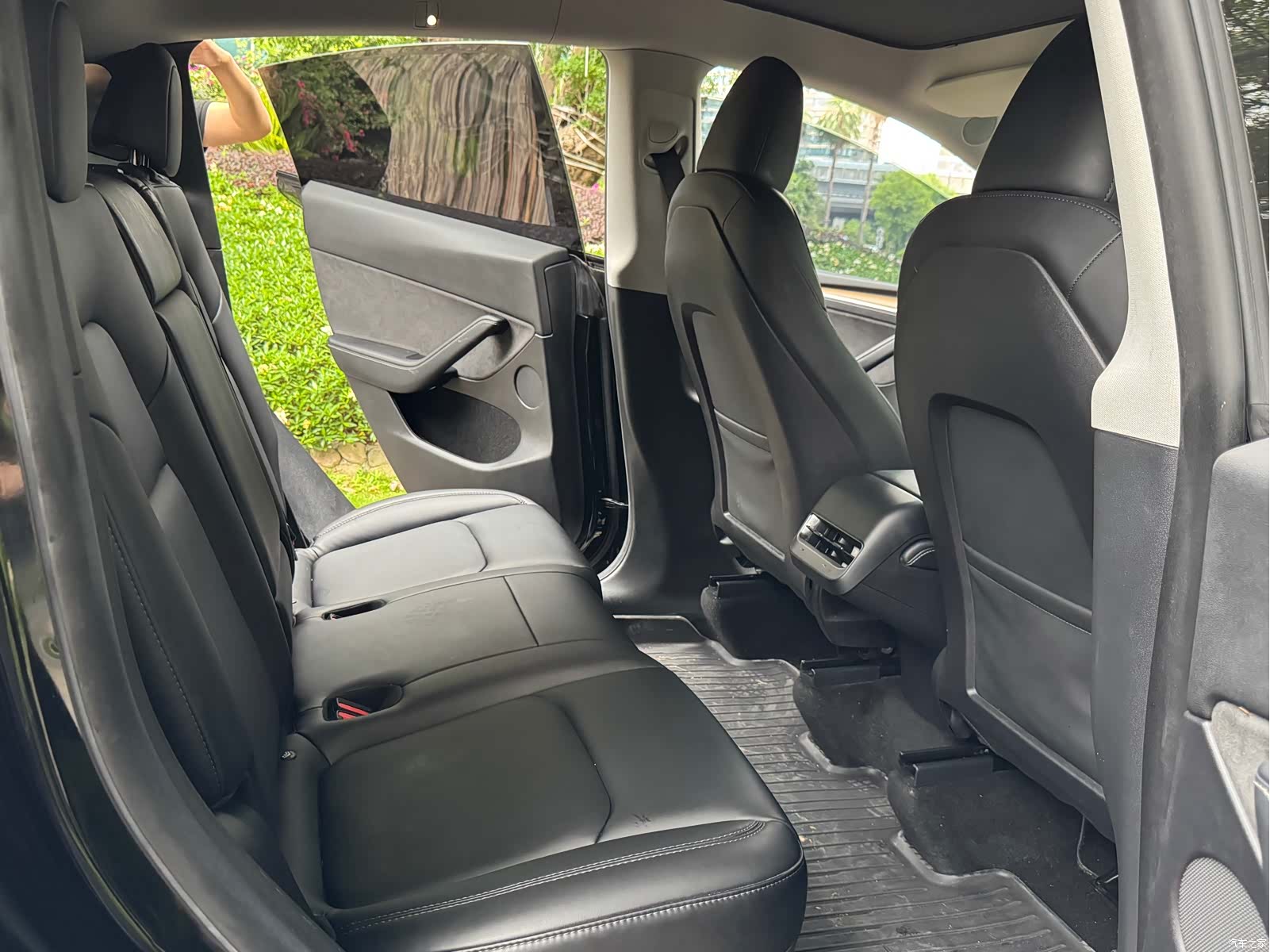Tesla Model Y, 2023 10