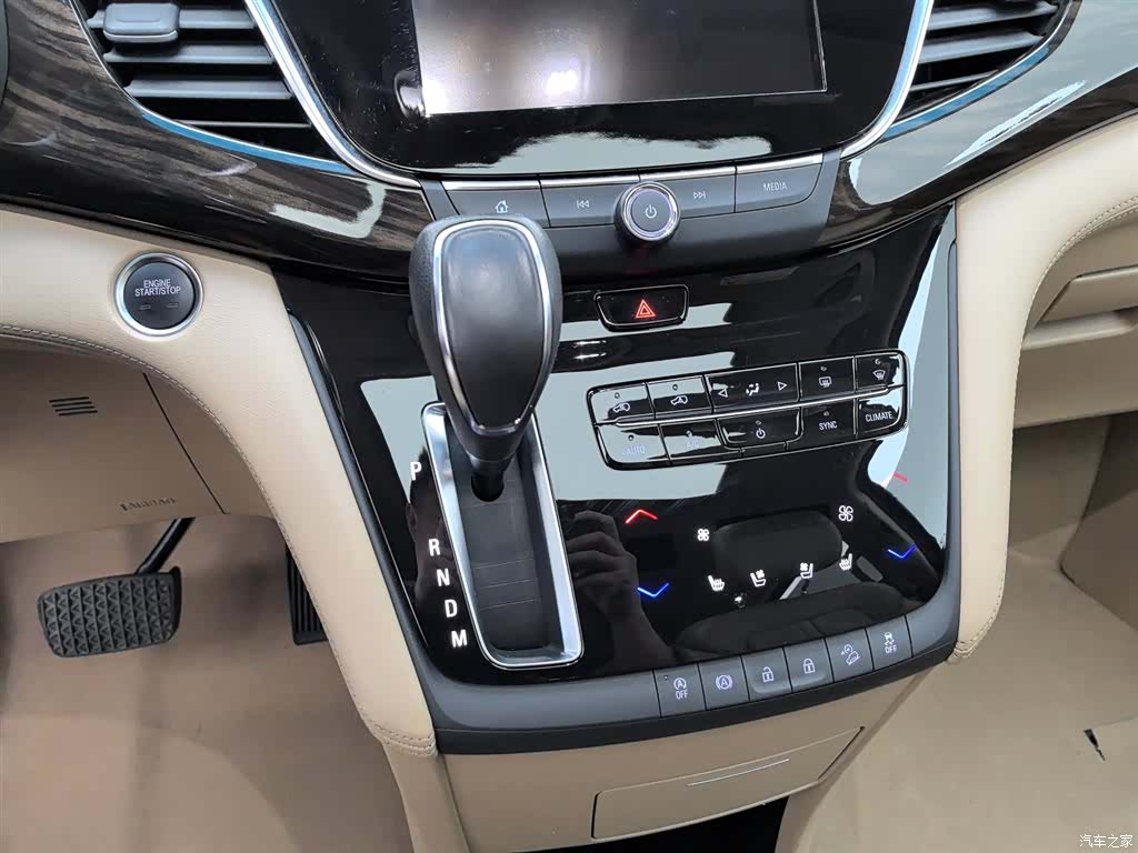 Buick GL8, 2017 13