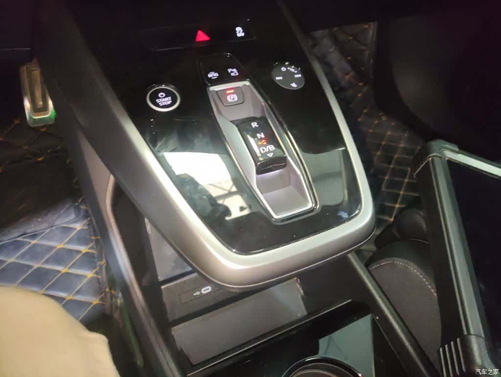 Audi Q4 e-tron, 2024 14