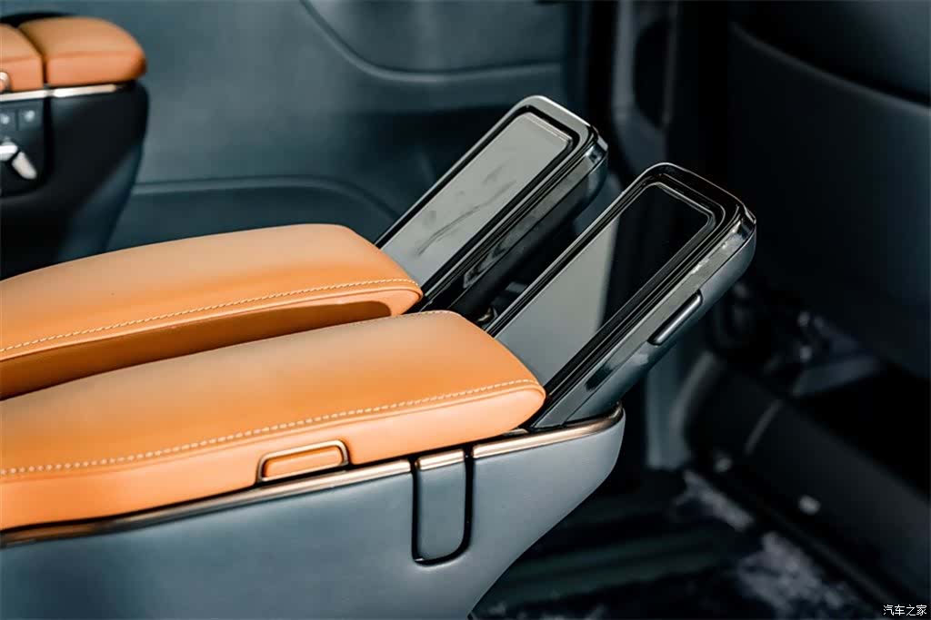 Toyota Alphard, 2025 27