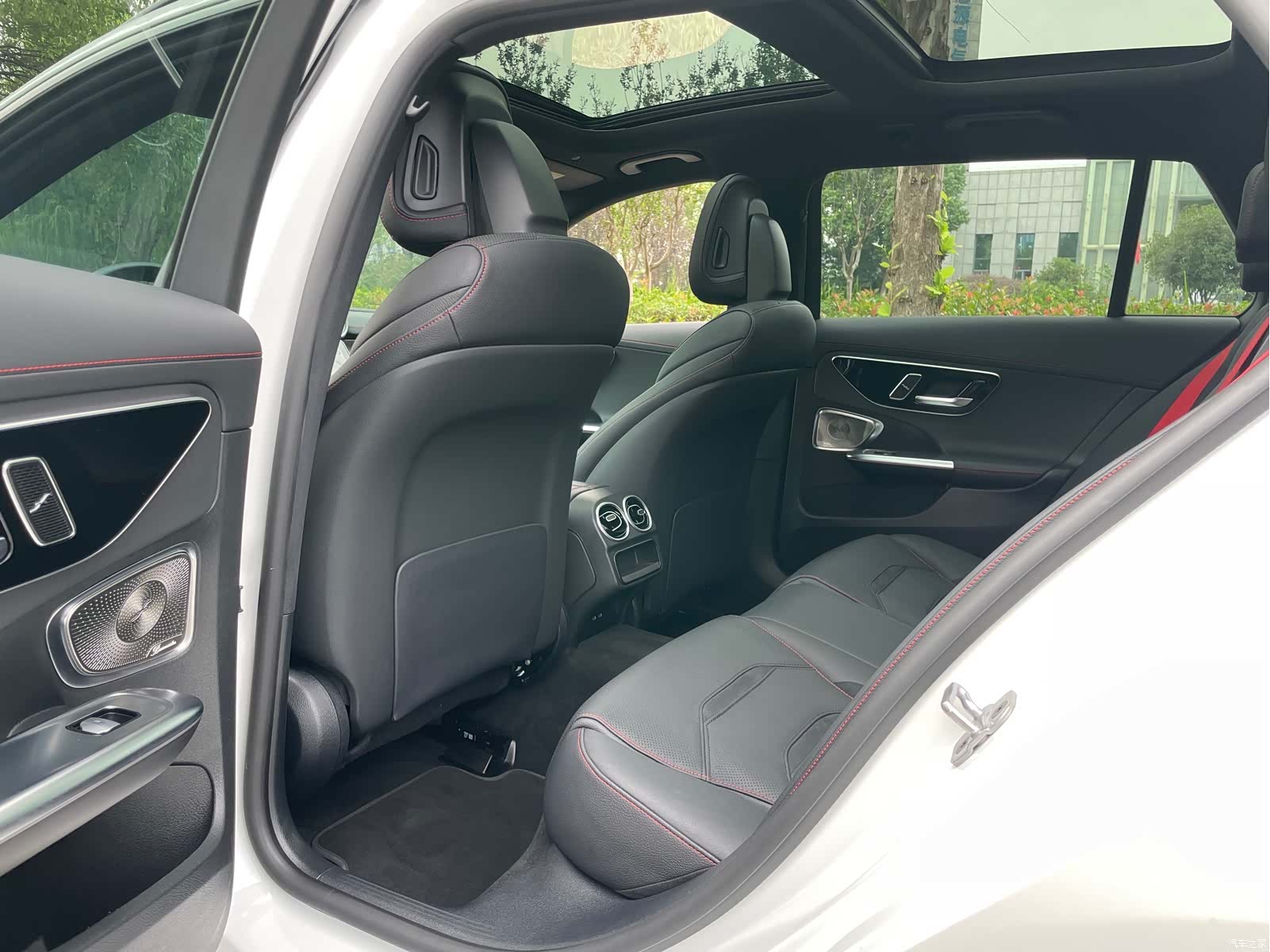 Mercedes-Benz C-Class, 2024 10