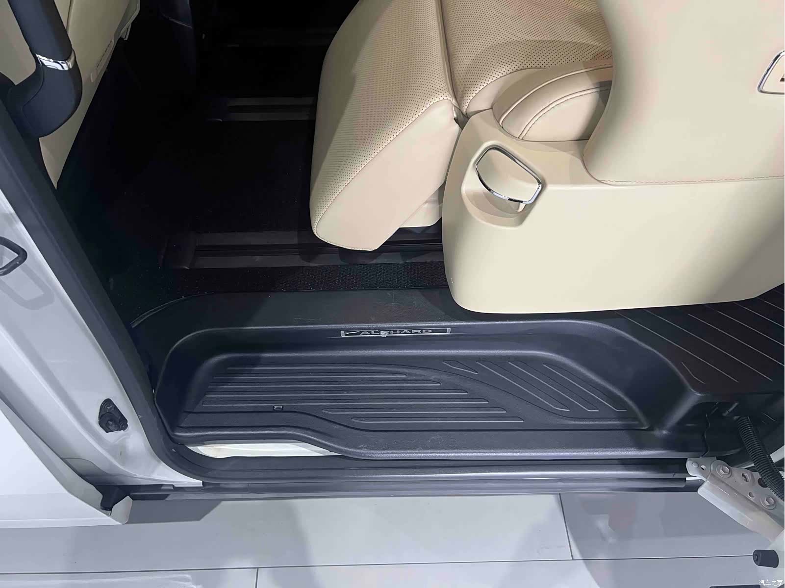 Toyota Alphard, 2018 24