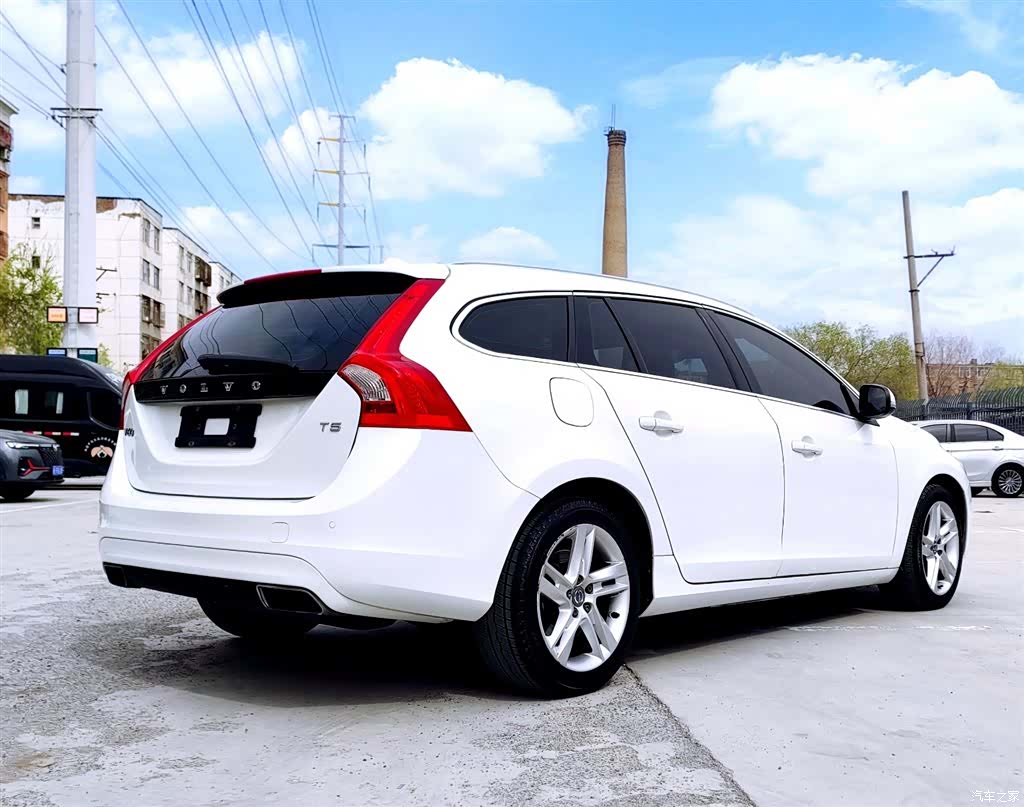 Volvo V60, 2015 4