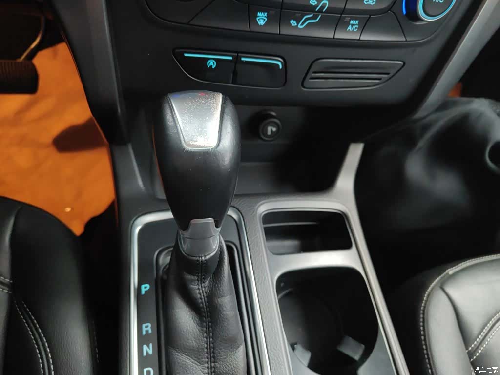 Ford Kuga, 2017 10