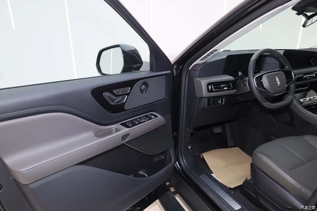 Lincoln Aviator, 2025 28