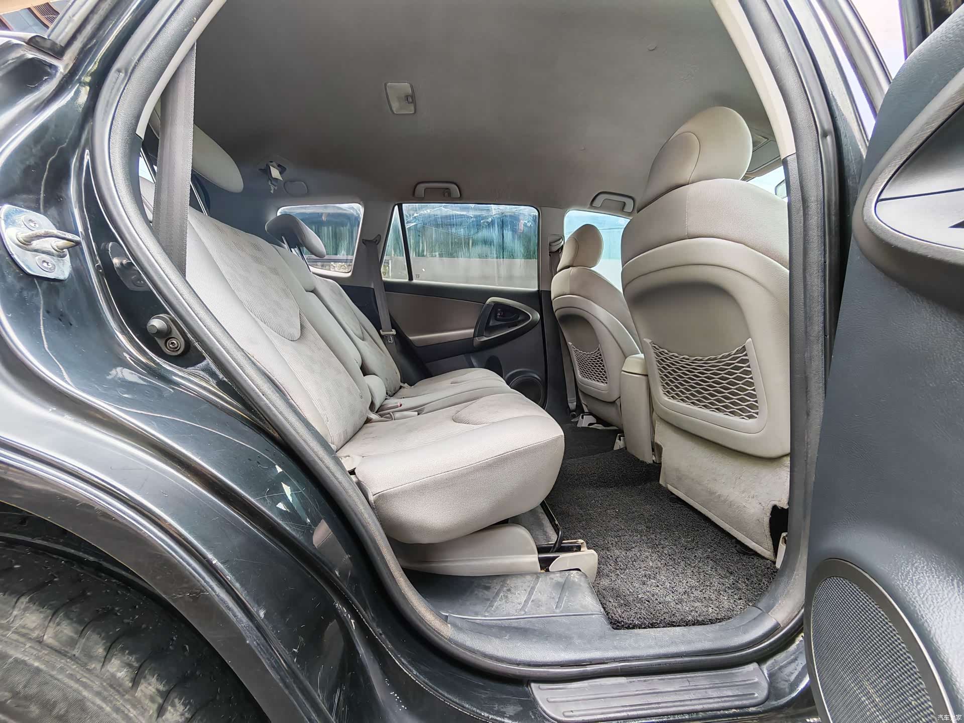 Toyota RAV4, 2011 16