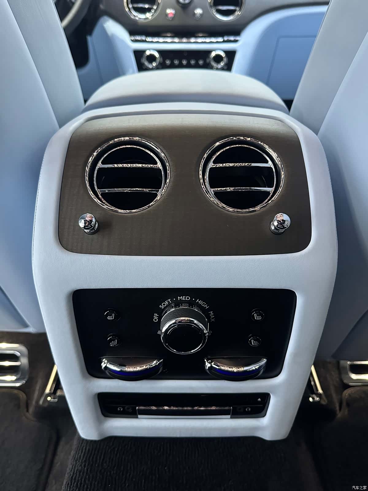 Rolls-Royce Ghost, 2025 19