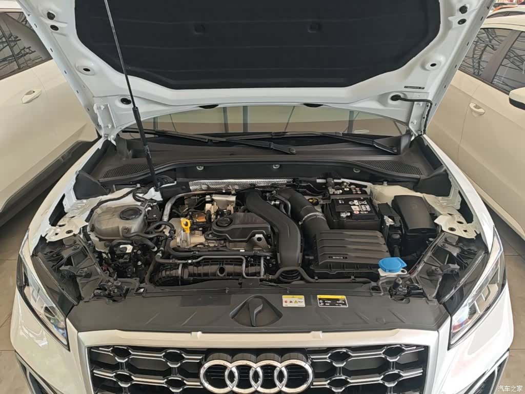 Audi Q2L, 2024 16