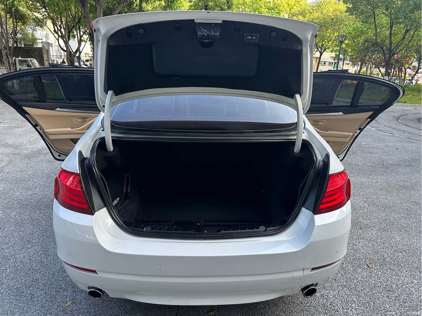BMW 5 Series, 2011 11